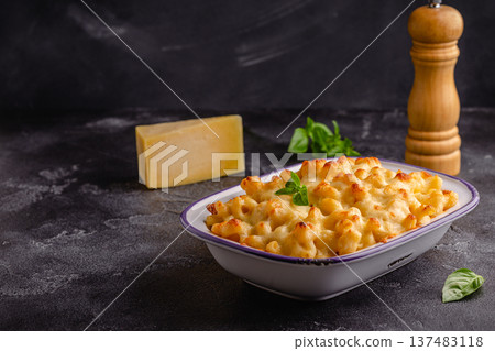 American mac and cheese, macaroni pasta in cheesy sauce 137483118