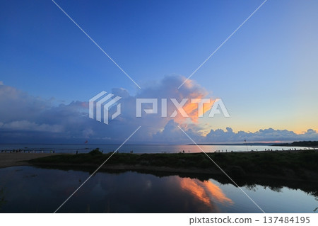 Fiery sunset clouds over Kenting, Pingtung, Taiwan 137484195