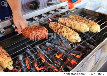 烤玉米炭火美食 137484647