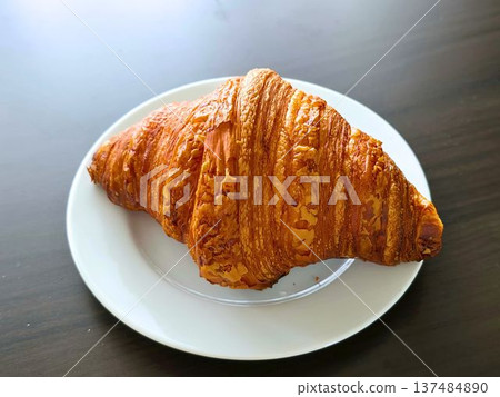 Freshly baked crispy croissants Freshly baked crispy croissants 137484890