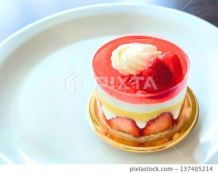 Delicious strawberry mousse cake Delicious strawberry mousse cake 137485214