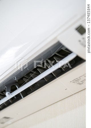 Air conditioner spout 137485844