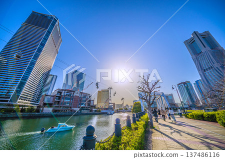 日本橫濱城市景觀更新:岸道…木板路改造。水上計程車…新時代的曙光。 日本橫濱城市景觀更新:岸道…木板路改造。水上計程車…新時代的曙光。 137486116