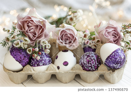 Easter composition with decorative eggs and flowers, close-up. 137490870