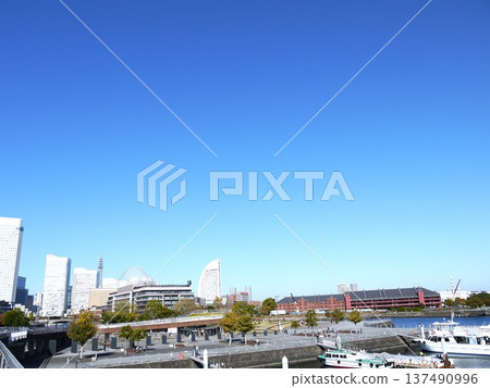 Minato Mirai under the blue sky 137490996
