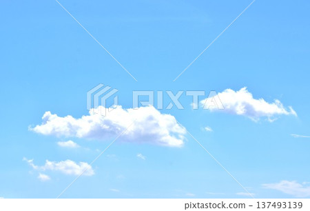 雲的形狀不斷變化。 雲的形狀不斷變化。 137493139