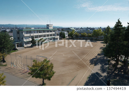 學校操場和場地 137494419