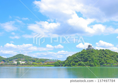 Inuyama City, Aichi Prefecture, national treasure Inuyama Castle and Kiso River scenery 137497784