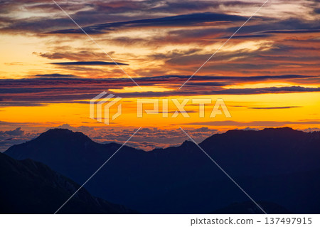 The morning sky and the Gakidake ridgeline seen from Mt. Sugoroku in the Northern Alps 137497915