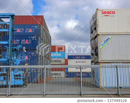 Port scenery: Container yard Port scenery: Container yard 137499126