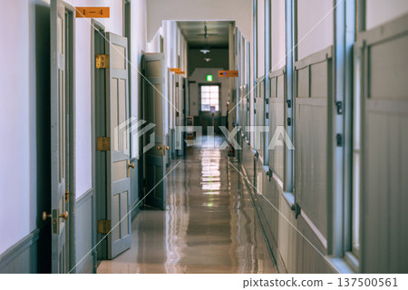 Retro corridor [Agatanomori Cultural Center] 137500561