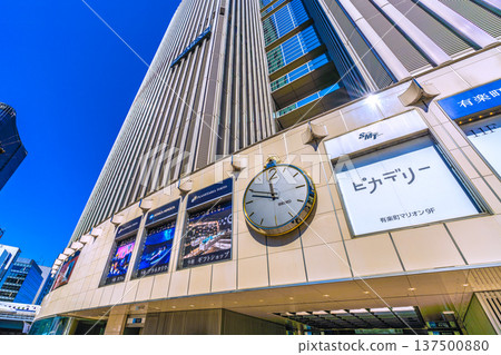 日本東京城市景觀,圖中可見新幹線(左下角)和數寄屋橋十字路口前的有樂町Marion。 日本東京城市景觀,圖中可見新幹線(左下角)和數寄屋橋十字路口前的有樂町Marion。 137500880