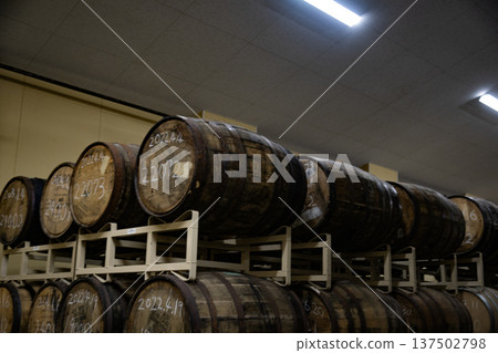 Whiskey barrels, aging warehouse, aging, barrel aging, whiskey, sake, wine barrels, Mizunara, Mizunara barrels, manufacturing Whiskey barrels, aging warehouse, aging, barrel aging, whiskey, sake, wine barrels, Mizunara, Mizunara barrels, manufacturing 137502798