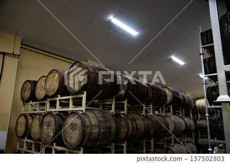 Whiskey barrels, aging warehouse, aging, barrel aging, whiskey, sake, wine barrels, Mizunara, Mizunara barrels, manufacturing Whiskey barrels, aging warehouse, aging, barrel aging, whiskey, sake, wine barrels, Mizunara, Mizunara barrels, manufacturing 137502803