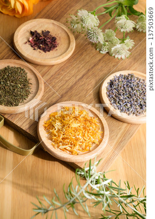 Living with herbs 137503669