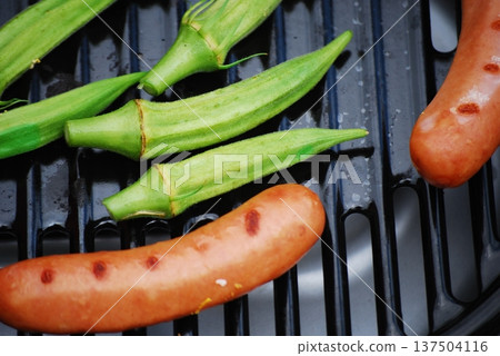 Vegetables grilled on a barbecue grill 137504116