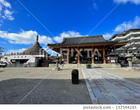 Main Hall and Thousand Buddha Pagoda - Mibu-dera Temple was a training ground for Shinsengumi soldiers 137504285