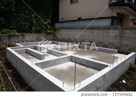 單戶住宅的地基工程、住宅地基、新住宅的建築工地、 137504682