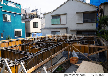 單戶住宅的地基工程、住宅地基、新住宅的建築工地、 137504686