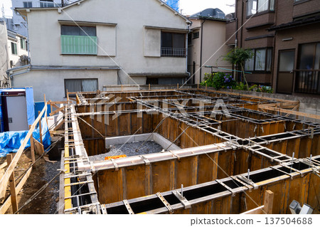 單戶住宅的地基工程、住宅地基、新住宅的建築工地、 137504688