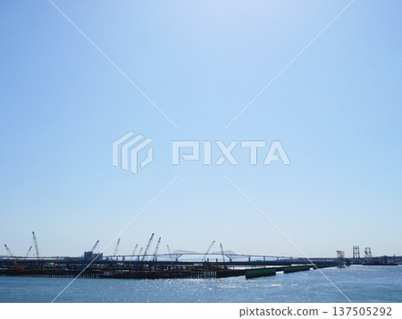 藍天、大海和東京門大橋 | 新木場和若須 藍天、大海和東京門大橋 | 新木場和若須 137505292