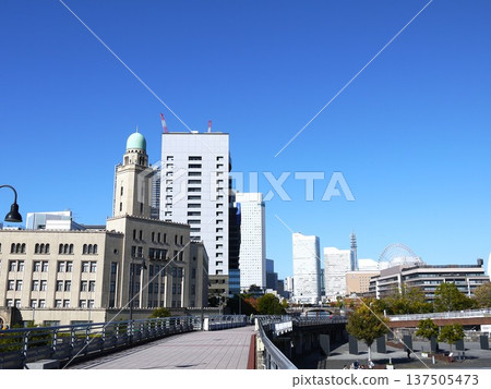 Minato Mirai buildings under the blue sky Minato Mirai buildings under the blue sky 137505473