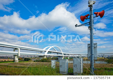 荒川堤防災害行政電台鈴聲和藍天Goshiki Sakura Ohashi Ekita交界處 137505734