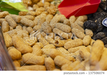 節慶送禮佳品:農曆新年必備傳統米糕 節慶送禮佳品:農曆新年必備傳統米糕 137506074