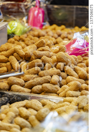 節慶送禮佳品:農曆新年必備傳統米糕 節慶送禮佳品:農曆新年必備傳統米糕 137506075