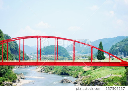 Red bridge 137506237