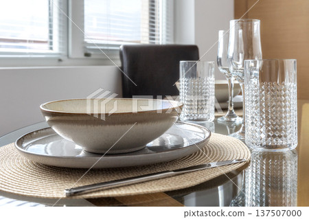 Elegant table setting with ceramic bowl Elegant table setting with ceramic bowl 137507000