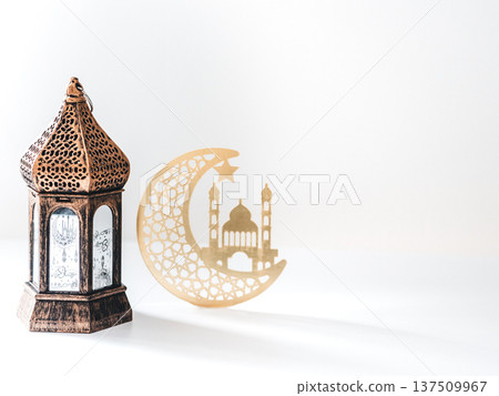 Traditional Ramadan lantern with mosque motifs Traditional Ramadan lantern with mosque motifs 137509967