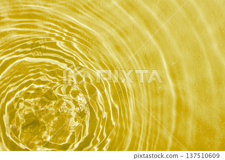 drops on water with circles on a yellow background 137510609