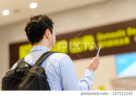 請查看機場的資訊牌。圖片由關西國際機場(KIX)提供。 請查看機場的資訊牌。圖片由關西國際機場(KIX)提供。 137511183