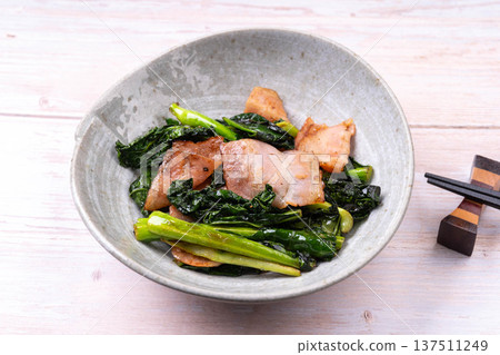 Aletta and bacon stir-fried with butter Aletta and bacon stir-fried with butter 137511249