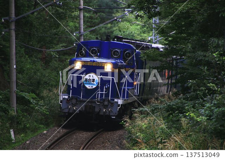 A push-pull train heads to Minamiaizu in early autumn... DL Daiki "Minamiaizu" 137513049