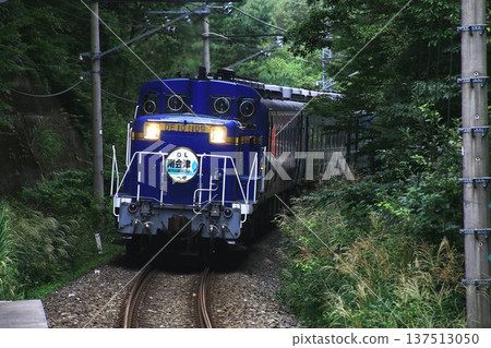 A push-pull train heads to Minamiaizu in early autumn... DL Daiki "Minamiaizu" A push-pull train heads to Minamiaizu in early autumn... DL Daiki "Minamiaizu" 137513050