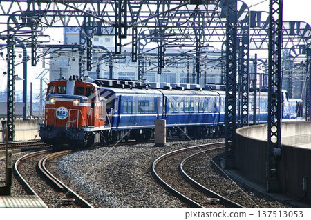 A push-pull train heads to Minamiaizu in early autumn... DL Daiki "Minamiaizu" 137513053