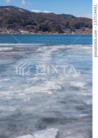 Frozen Lake Suwa 137514491