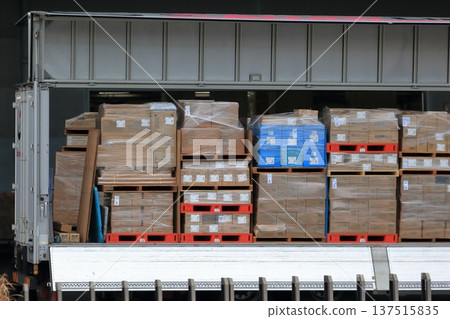 物流倉庫與卡車形象 137515835