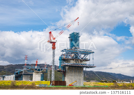 Shin-Meishin Expressway under construction in Takatsuki City, Osaka Prefecture 137516111