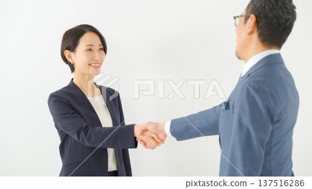 Business men and women Business men and women 137516286