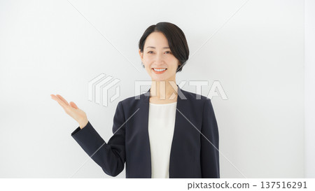 Business woman Business woman 137516291