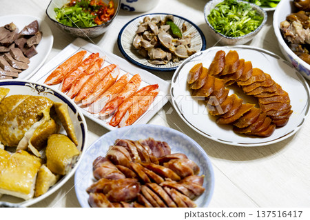 色彩繽紛、食材上乘的美食佳餚 137516417