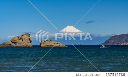 Spectacular views of Mt. Fuji and Suruga Bay 137516786