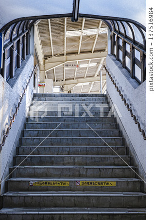 Kawana Station: Stairs leading to the station platform 137516984
