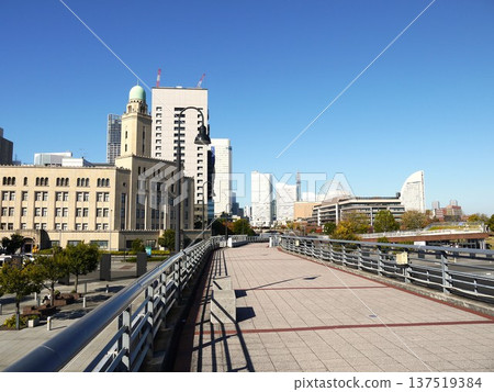 Yamashita Rinko Line Promenade under a clear blue sky Yamashita Rinko Line Promenade under a clear blue sky 137519384