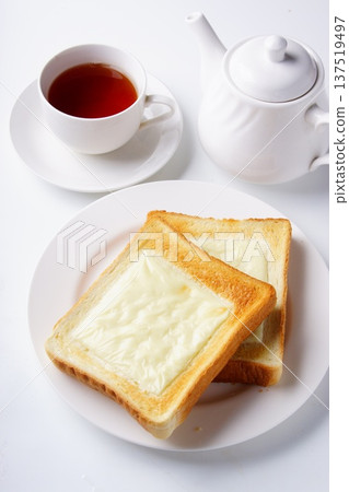 Melting cheese toast 137519497