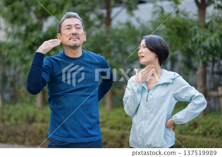 Men and women exercising 137519989