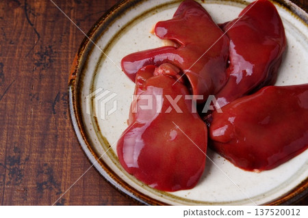 Raw chicken liver 137520012